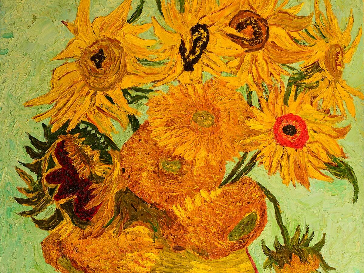 Berühmtes Van Gogh Gemälde "Sonnenblumen" in Vase mit dicken Pinselstrichen und leuchtenden Gelb-Orange-Tönen.