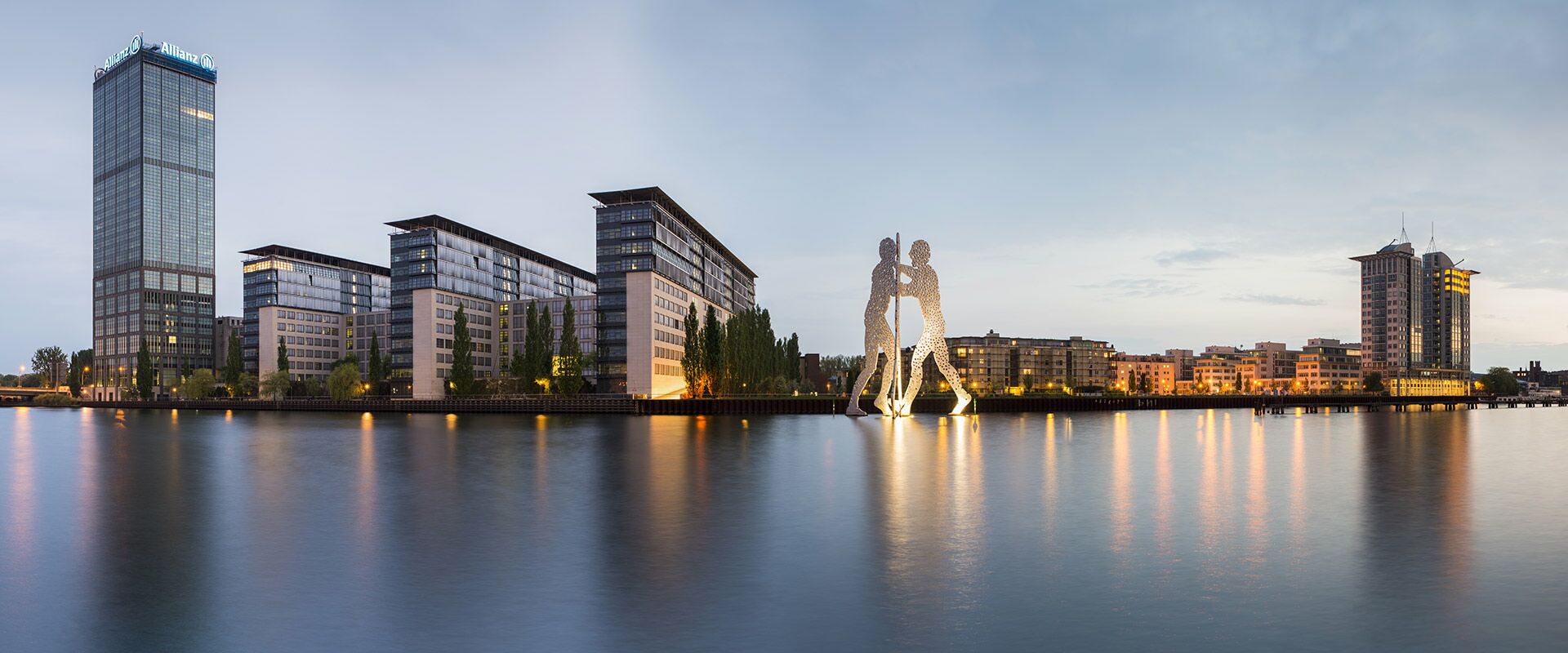 felix-reisen-busreisen-stage-deutschland-berlin-currywurst-und-kadewe-spreeufer-52518608-890a797b