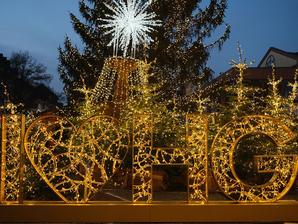 Weihnachtsmarkt vor dem Kurhaus in Bad Homburg