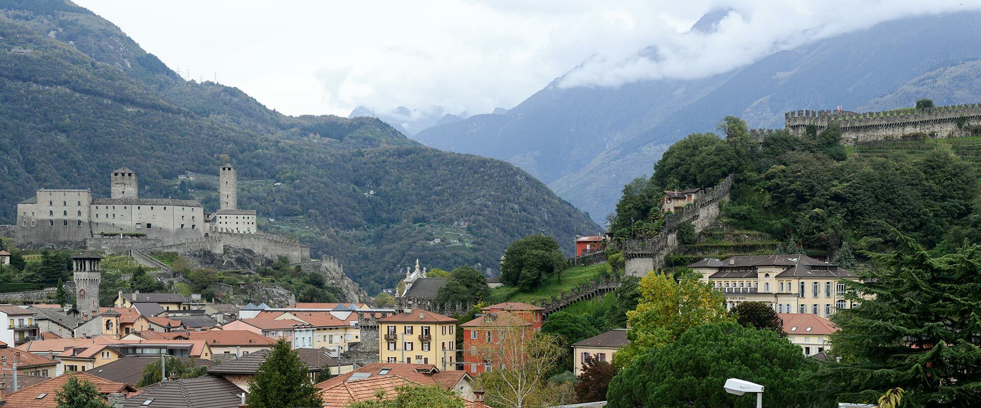 felix-reisen-busreisen-stage-schweiz-lugano-castelgrande-and-montebello-at-bellinzona-panorama-71640313-11d4366d