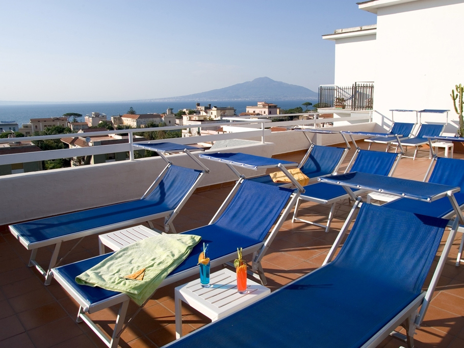 sorrent-hotel-caravel-sonnenterasse-74.jpg