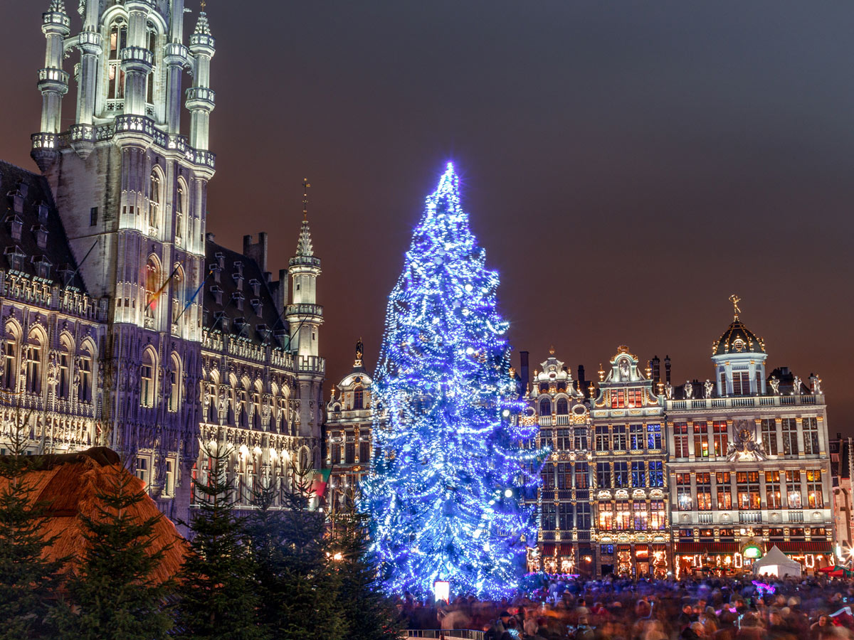 bruessel-maerchenhafte-adventszeit-mit-lichtershow-weihnachtsstimmung-in-bruessel-237730707.jpg
