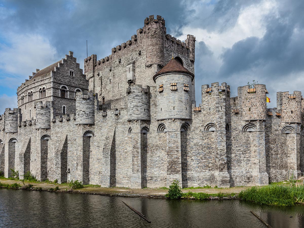 flandern-und-belgische-kulturperlen-hasselt-bruegge-gent-und-antwerpen-gravensteen-schloss-in-gent-46554614.jpg
