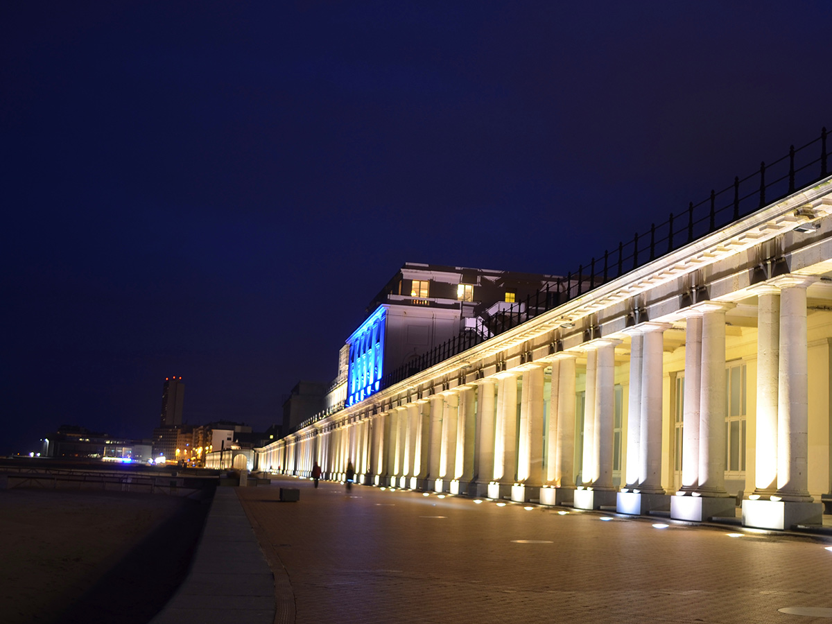 flandern-und-belgische-kulturperlen-hasselt-bruegge-gent-und-antwerpen-promenade-im-belgischen-ostende-74213027.jpg