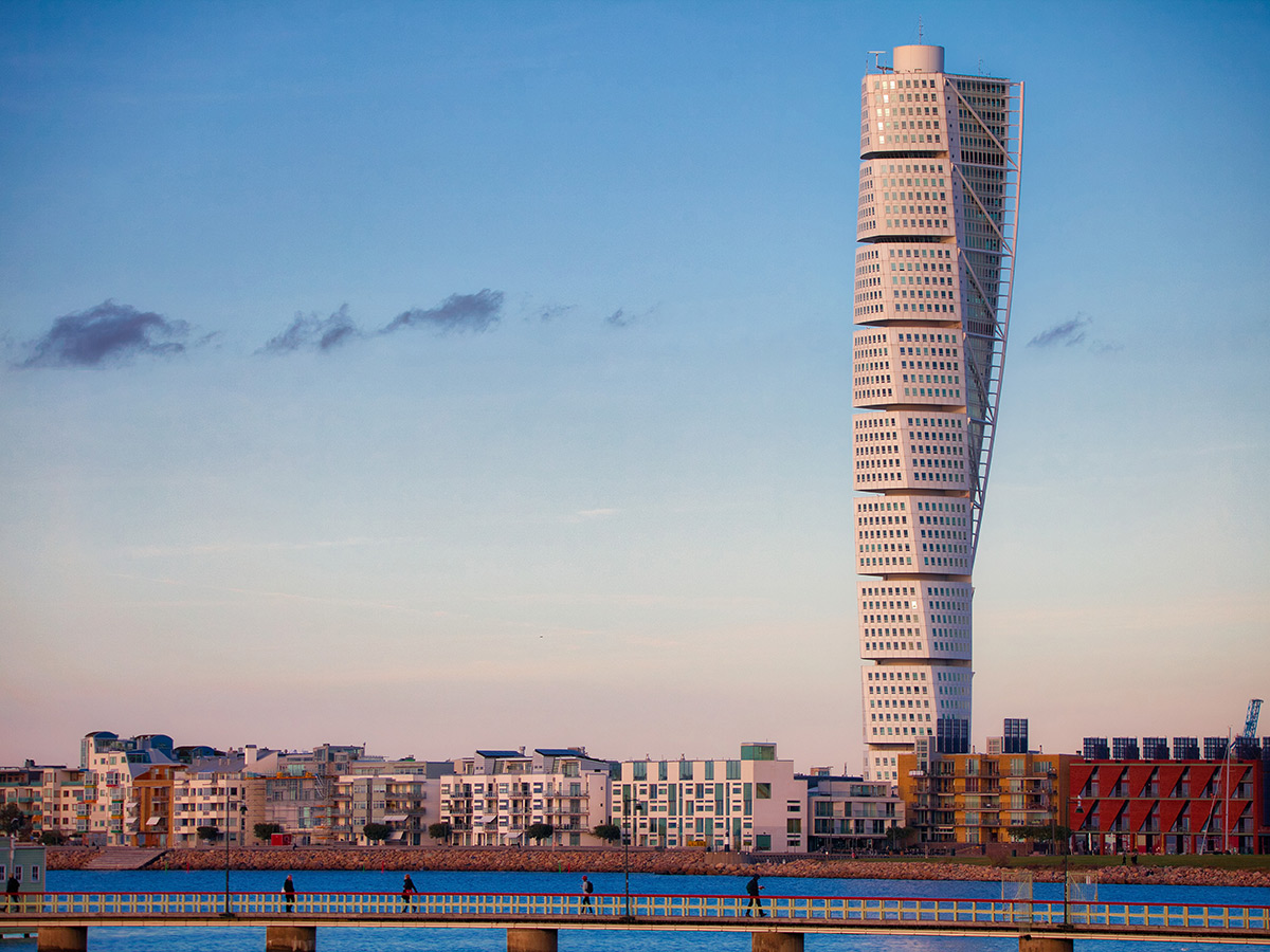 kopenhagen-und-malmoe-atemberaubende-und-wegweisende-architektur-turning-torso-malmoe-299836408.jpg