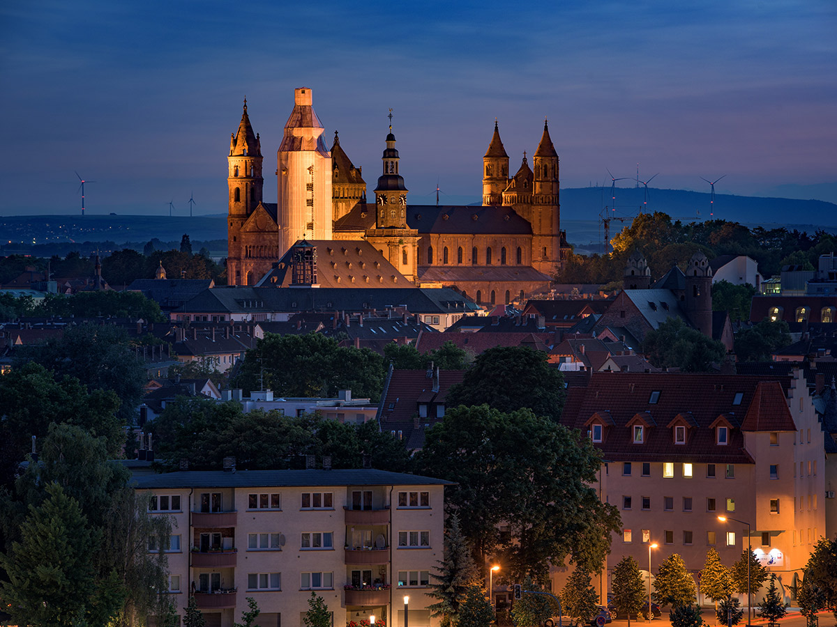 bad-duerkheim-silvsester-glaenzende-tage-an-der-deutschen-weinstrasse-mit-herrlichen-ausfluegen-nach-heidelberg-und-rundfahrt-durch-den-pfaelzer-wald-dom-st.-peter-zu-worms-120090642.jpg