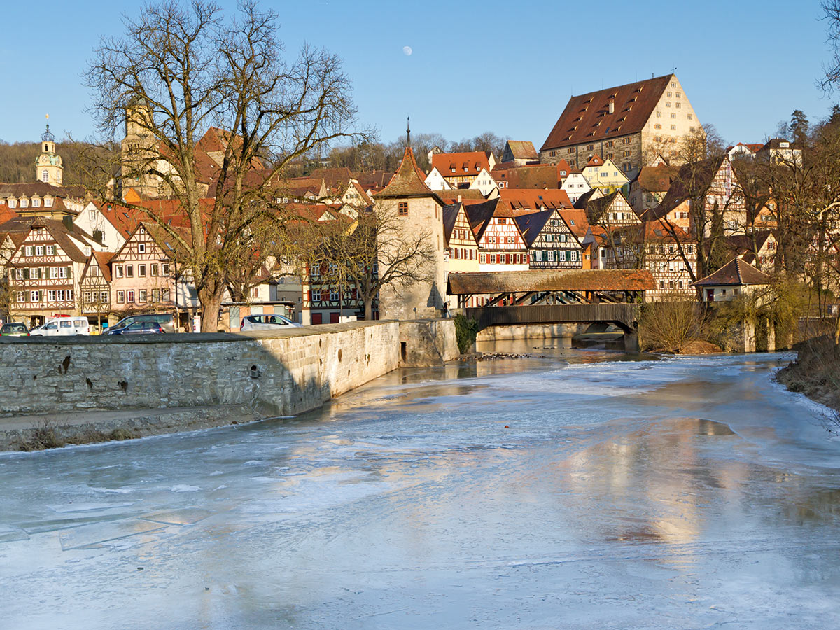 bad-mergentheim-familiaere-festtage-in-tauberfranke-stadtansicht-schwaebisch-hall-38841382.jpg