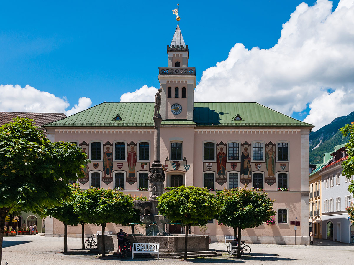bad-reichenhall-das-bad-der-koenige-altes-rathaus-113837089.jpg