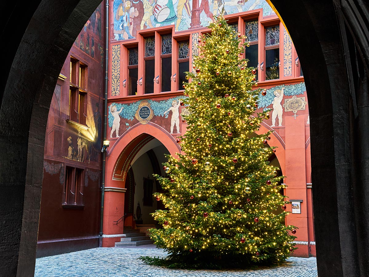 bad-saeckingen-suedschwarzwald-festliche-tage-im-dreilaendereck-weihnachten-im-basler-rathaus-185640877.jpg