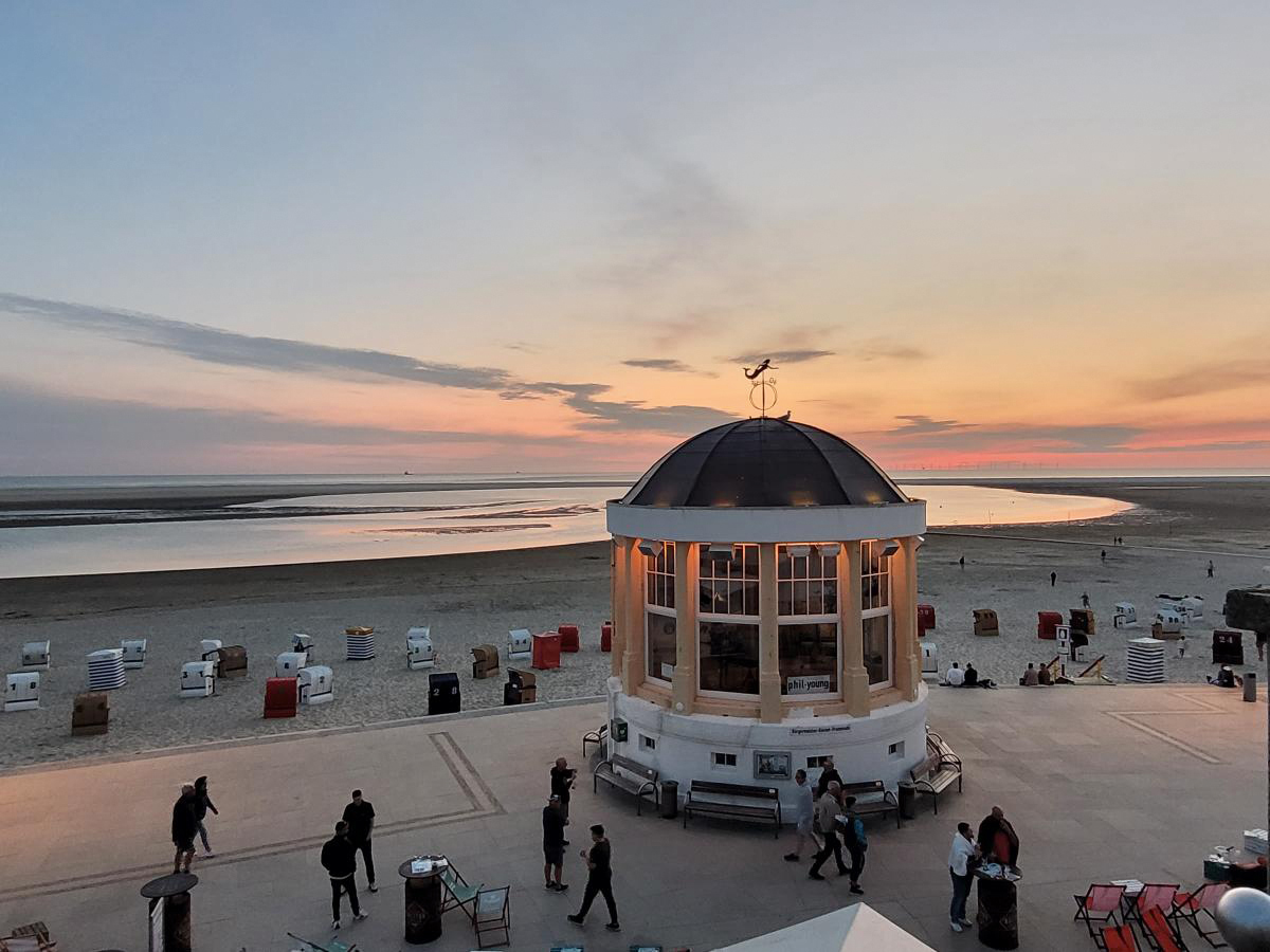 nordseeinsel-borkum-weite-straende-seehundbaenke-und-lebendige-traditionen-sonnenuntergang-auf-borkum-20250620-222754.jpg