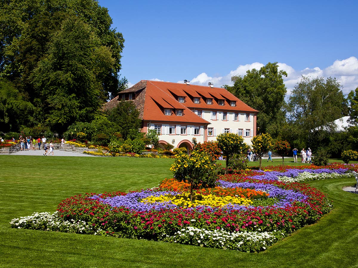 bregenzer-festspiele-das-spiel-auf-dem-see-torbogengebaeude-insel-mainau-44046105.jpg