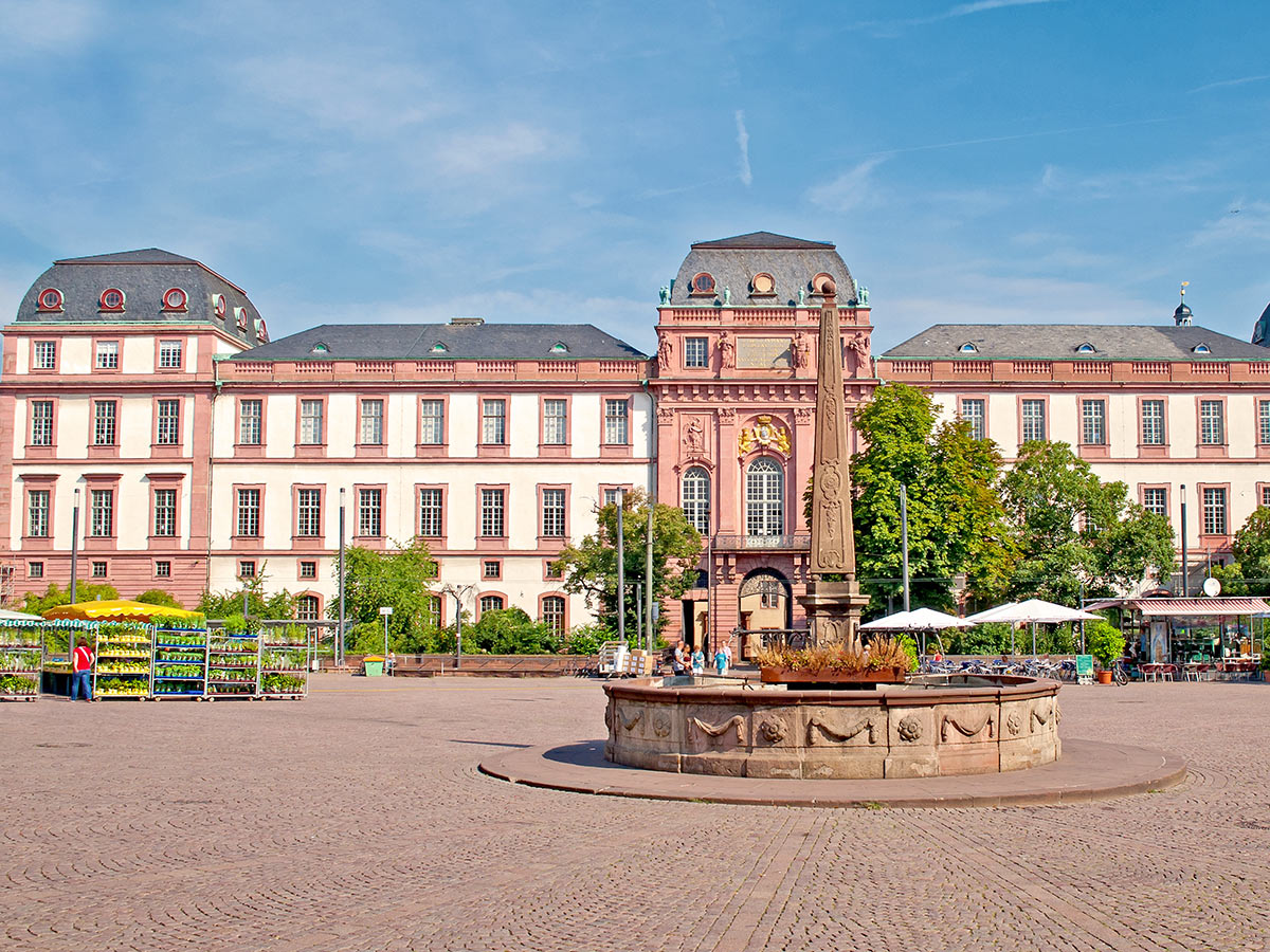 darmstadt-akropolis-des-jugendstils-darmstaedter-stadtschloss-61331511.jpg