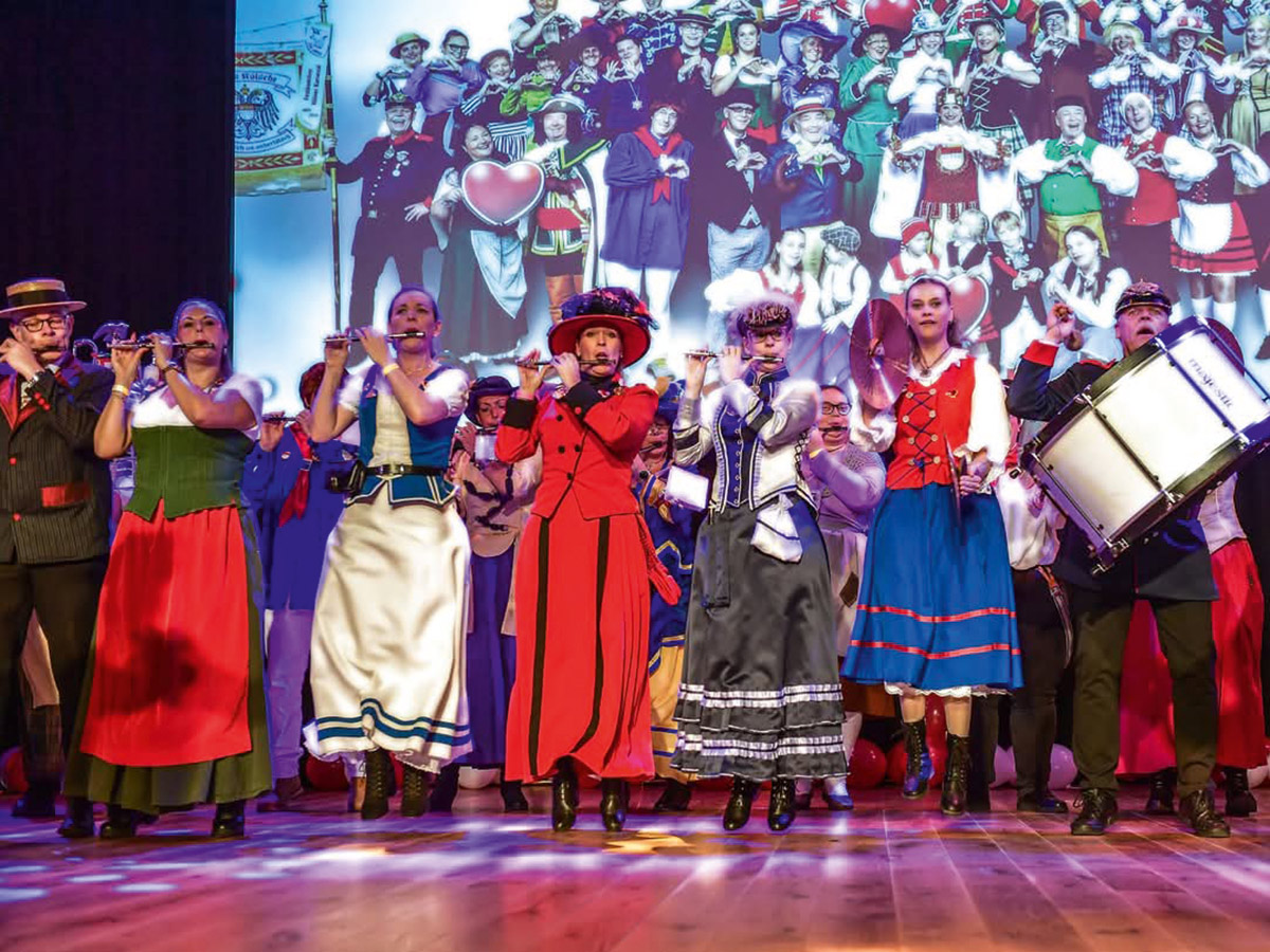 katalogpraesentationsreise-2025-das-grosse-felix-familientreffen-in-darmstadt-fb-img-1739969359463-.jpg