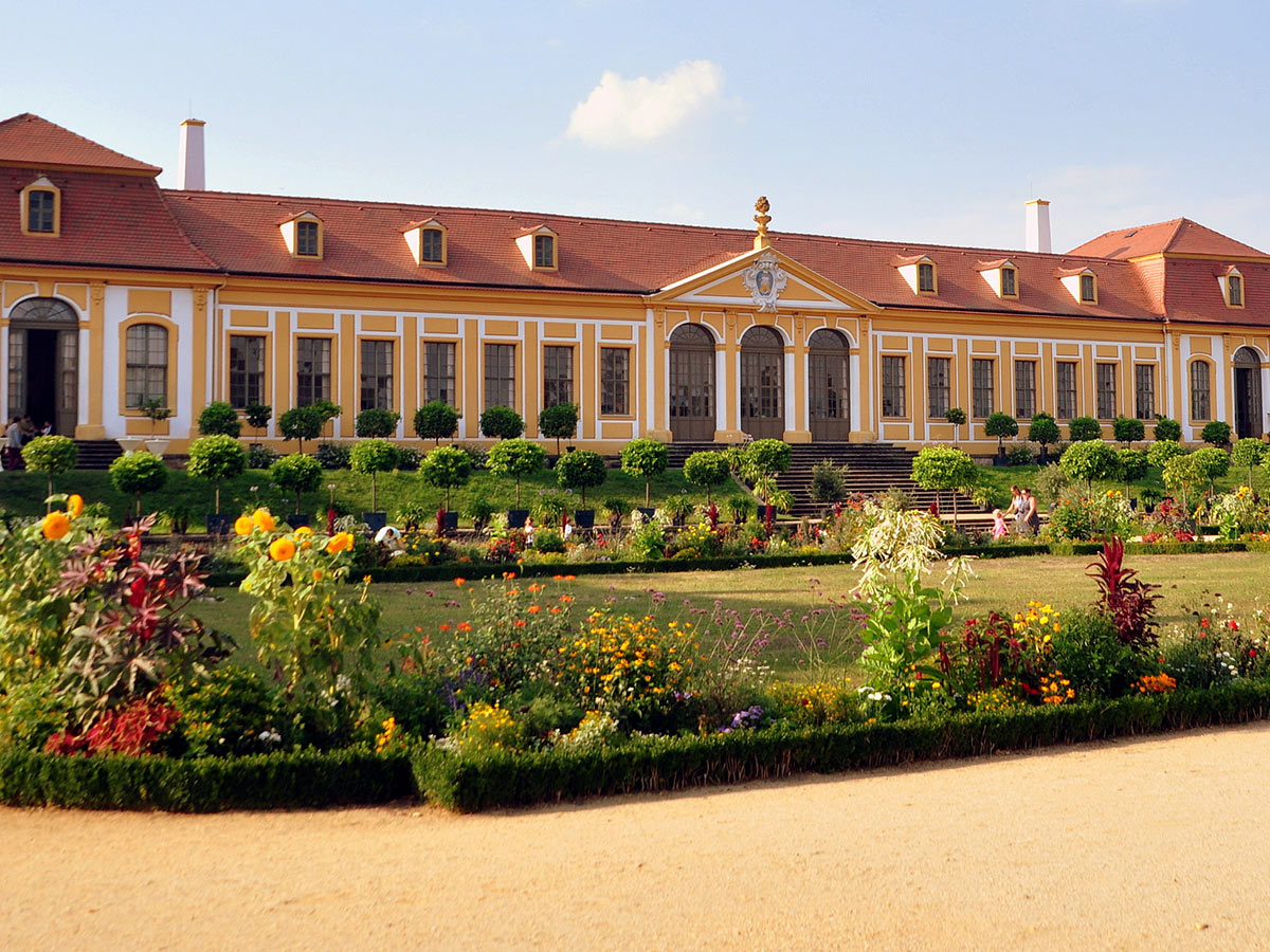barockstadt-dresden-romantisches-elbsandsteingebirge-friedrichschloesschen-im-barockgarten-grosssedlitz-133788627.jpg