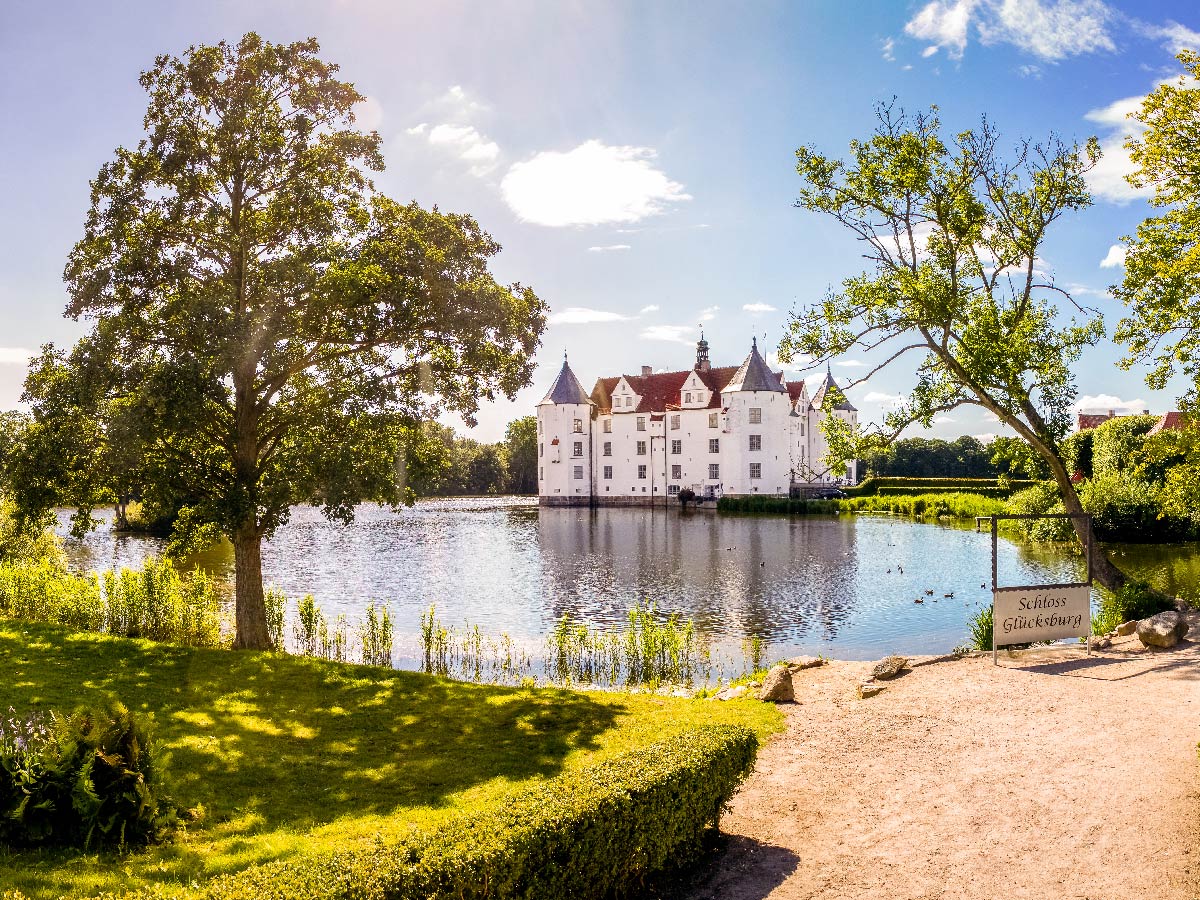 gluecksburg-erholsame-tage-an-der-flensburger-foerde-schloss-gluecksburg-138201649.jpg