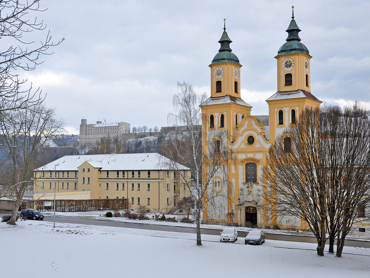 ingolstadt-glanzvoller-jahreswechsel-in-festlichem-ambiente-mit-ausfluegen-nach-regensburg-und-ins-altmuehltal-knabenrealschule-in-eichstaett-36968004.jpg