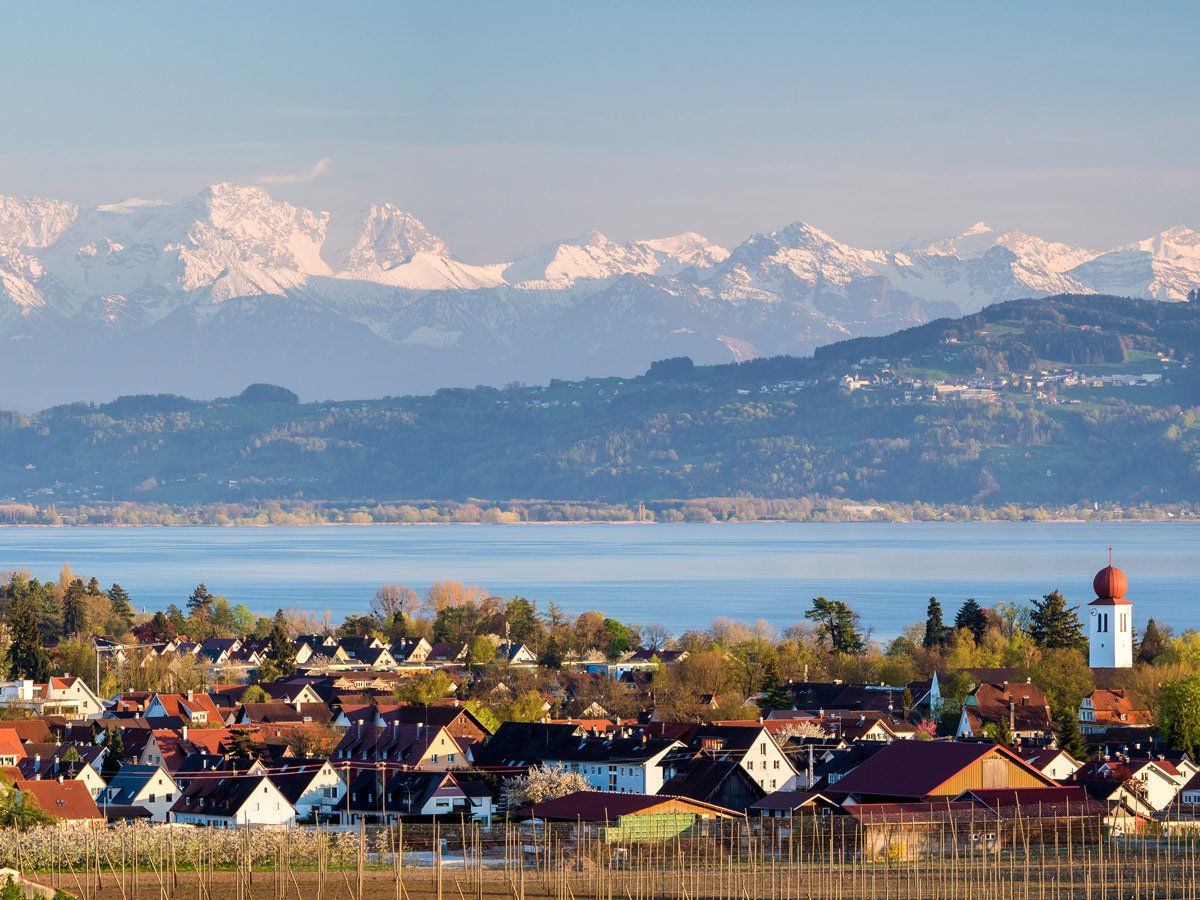 lindau-bodensee-und-alpenpanorama-bodensee-120036217.jpg