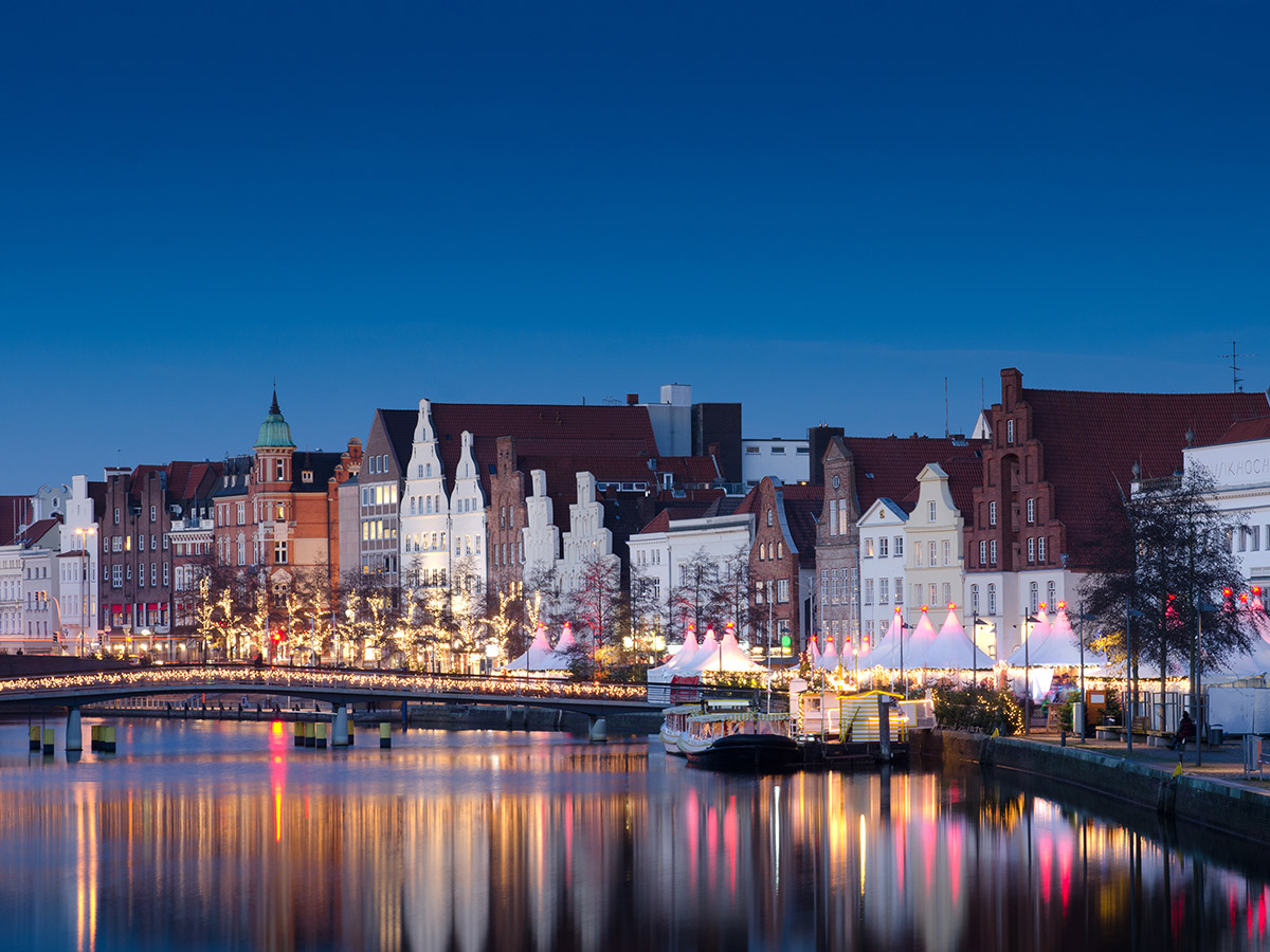 luebeck-romantische-hansestadt-luebeck-97725770.jpg