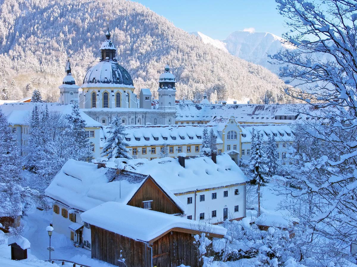 mittenwald-bezauberndes-oberbayern-kloster-ettal-56031496.jpg