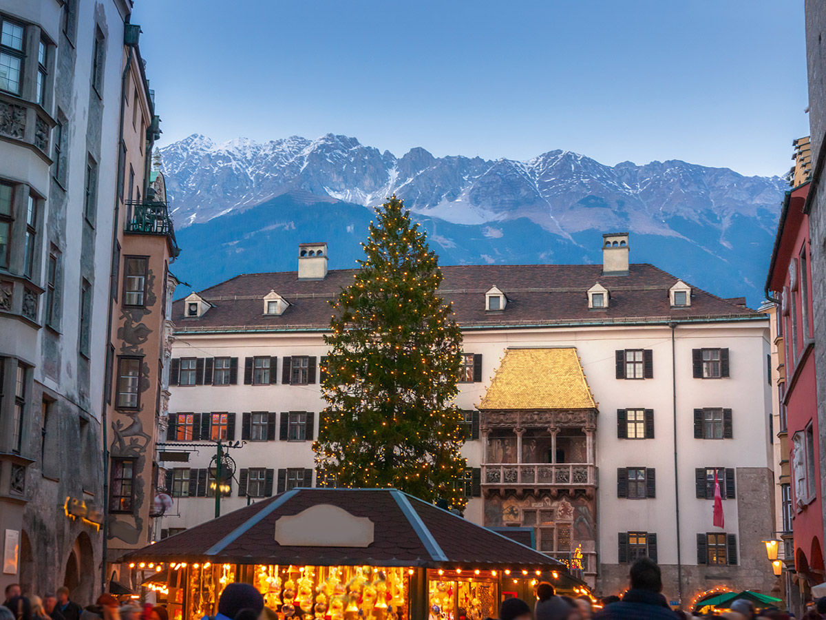 mittenwald-weihnachtszauber-zwischen-geigenklang-und-lichterglanz-innsbruck-564664203.jpg