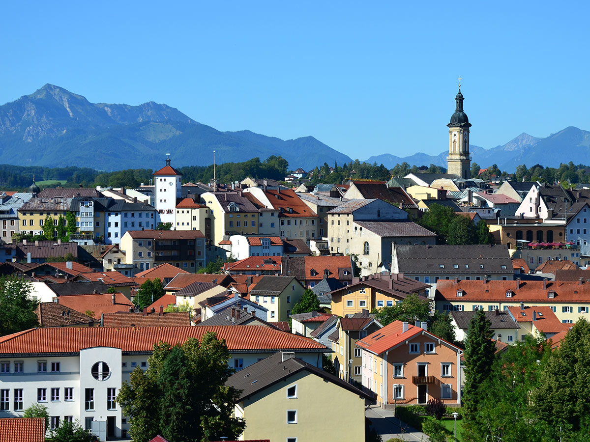 ruhpolding-der-chiemgau-die-alpen-und-die-perlen-bayerns-traunstein-47928990.jpg