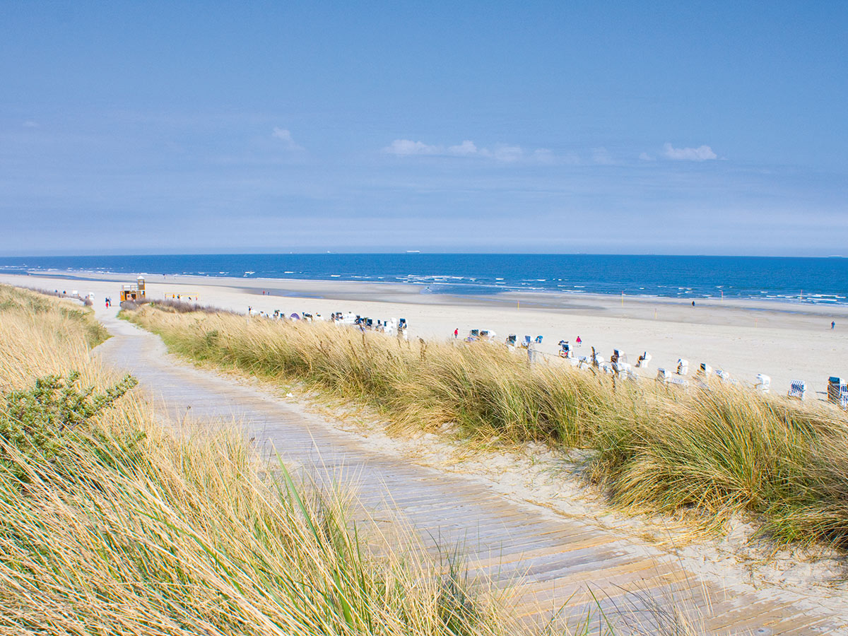 spiekeroog-die-sonnige-urlaubsinsel-im-weltnaturerbe-wattenmeer-strandleben-23190403.jpg