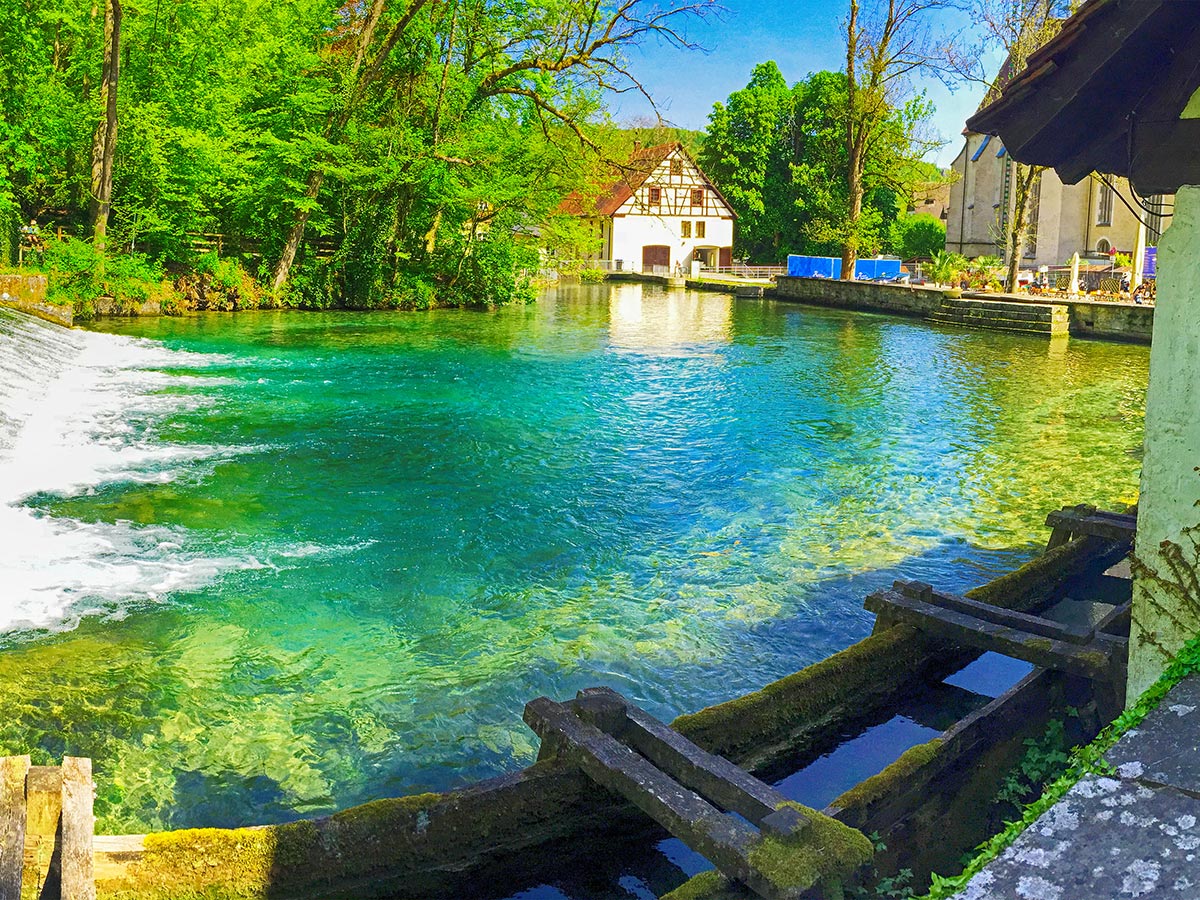 ulm-erlebnisse-an-der-schwaebischen-alb-blautopf-in-blaubeuren-162817106.jpg