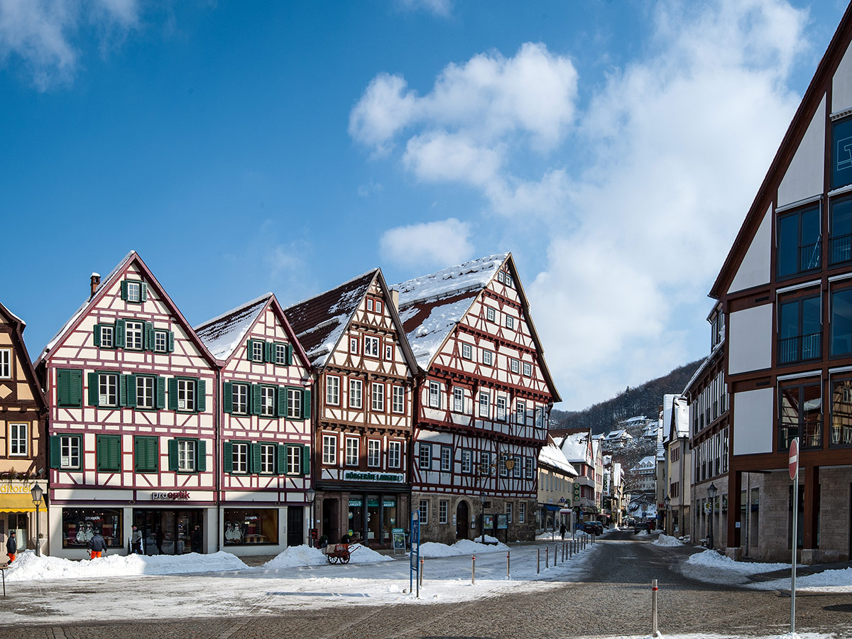 ulm-weihachten-und-silvester-marktplatz-panorama-bad-urach-50291661.jpg