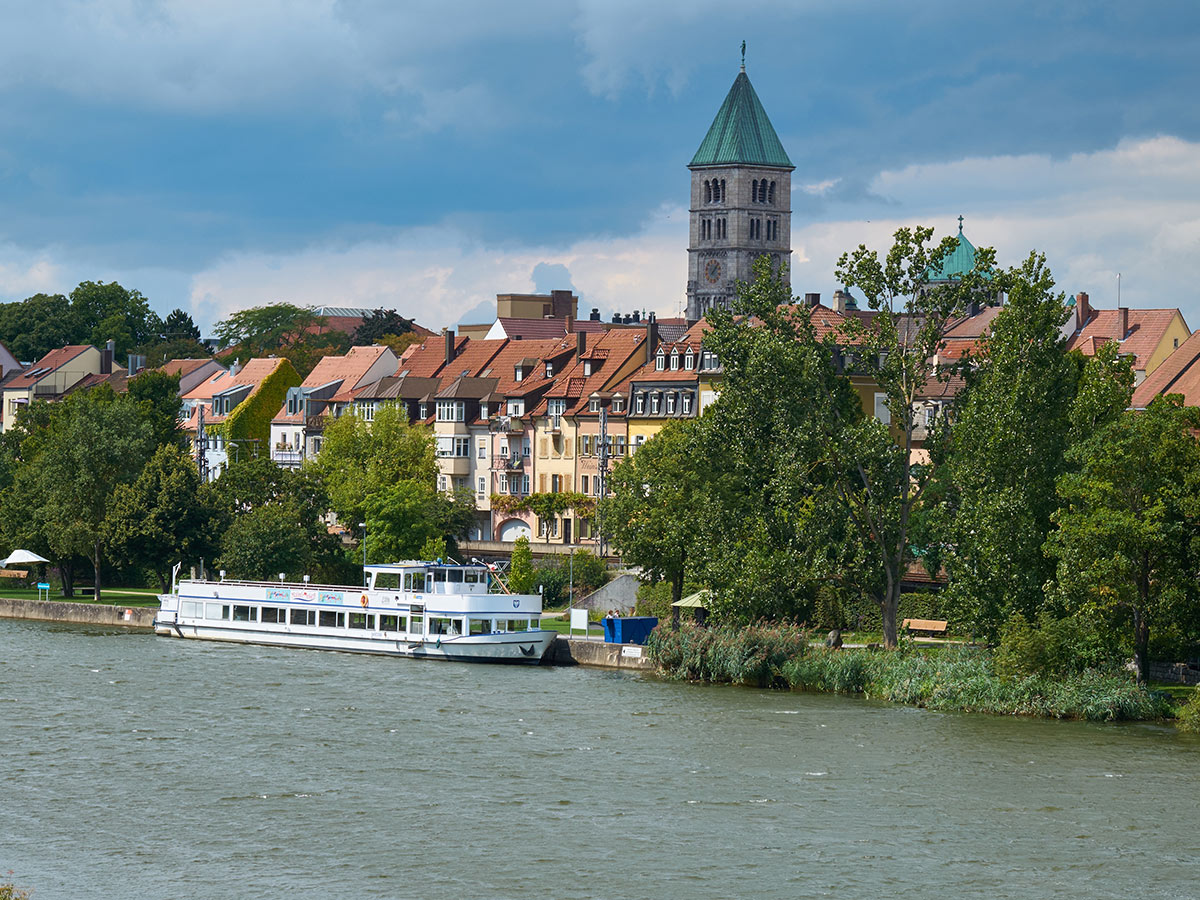 volkach-urlaub-und-genuss-im-herzen-des-fraenkischen-weinlandes-stadtansicht-schweinfurt-76248889.jpg