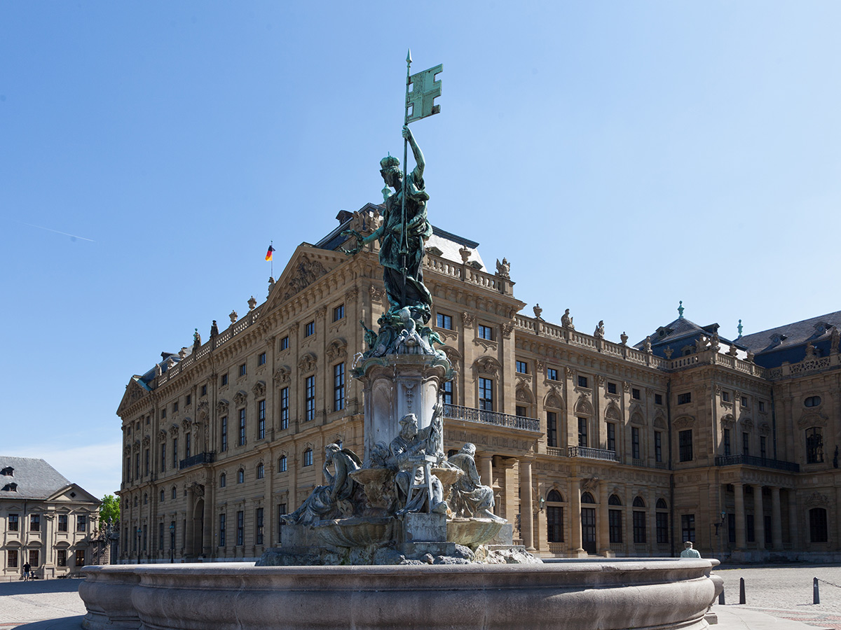 wuerzburg-glanzvolle-festttage-frankoniabrunnen-62913932.jpg