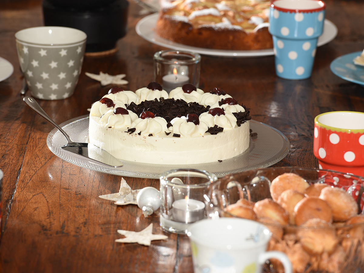 zell-am-harmersbach-schwarzwaelder-adventszauber-mit-besuch-von-colmar-im-elsass-schwarzwaelder-kirschtorte-74031693.jpg