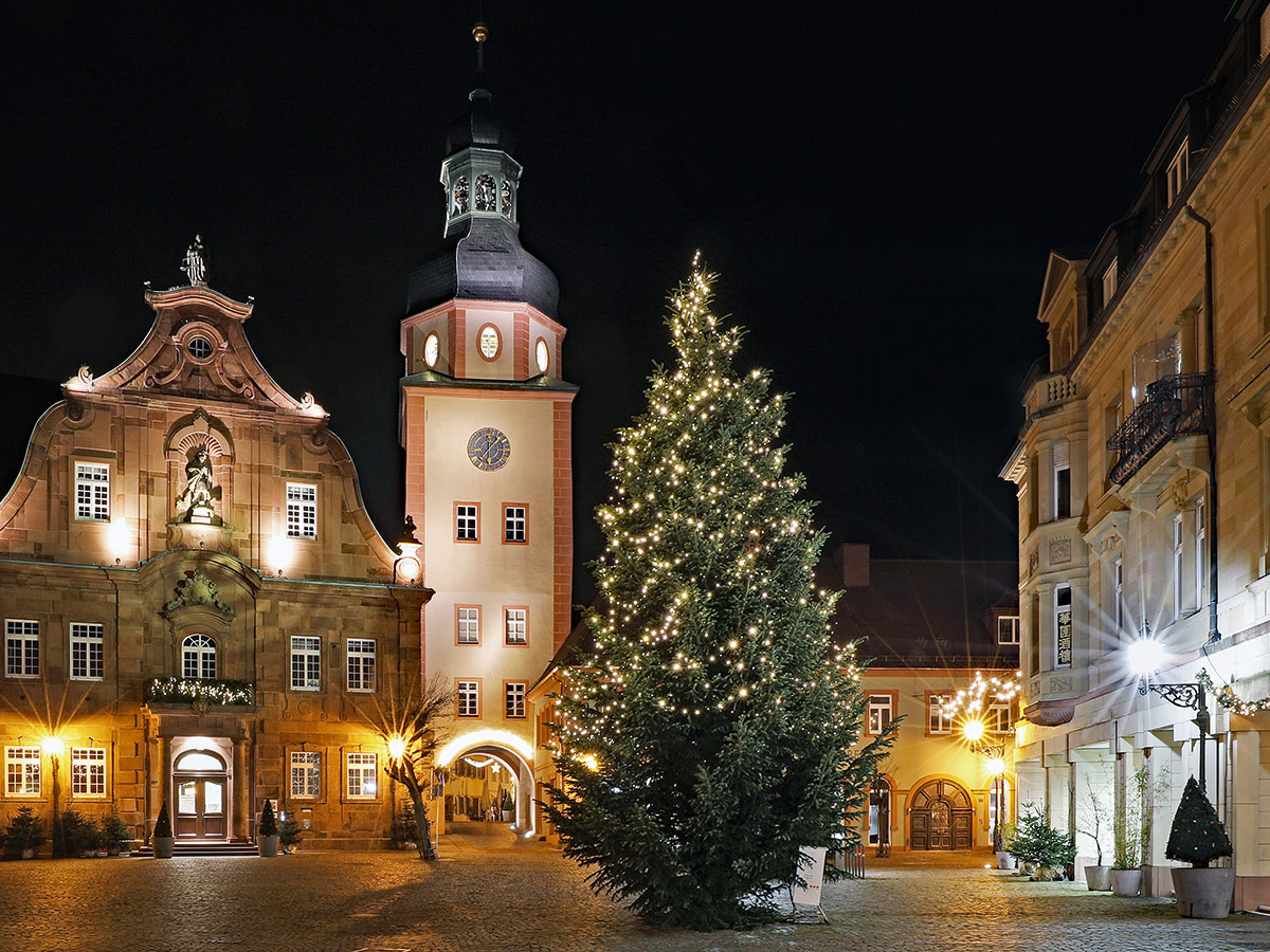 zell-am-harmersbach-schwarzwaelder-adventszauber-mit-besuch-von-colmar-im-elsass-weihnachten-in-ettlingen-403094713.jpg
