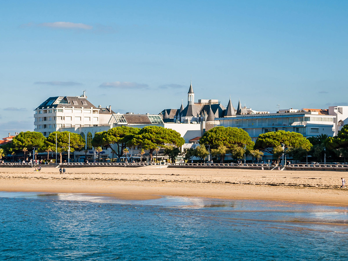 arcachon-und-ile-de-re-entdecken-sie-die-traumhafte-franzoesische-atlantikkueste-arcachon-253464731.jpg