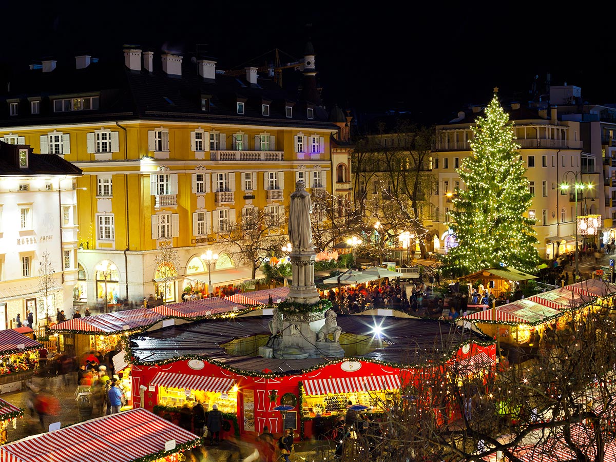 auer-suedtiroler-weihnachtserlebnisse-und-prosit-neujahr-im-etschtal-weihnachtsmarkt-in-bozen-47756547.jpg