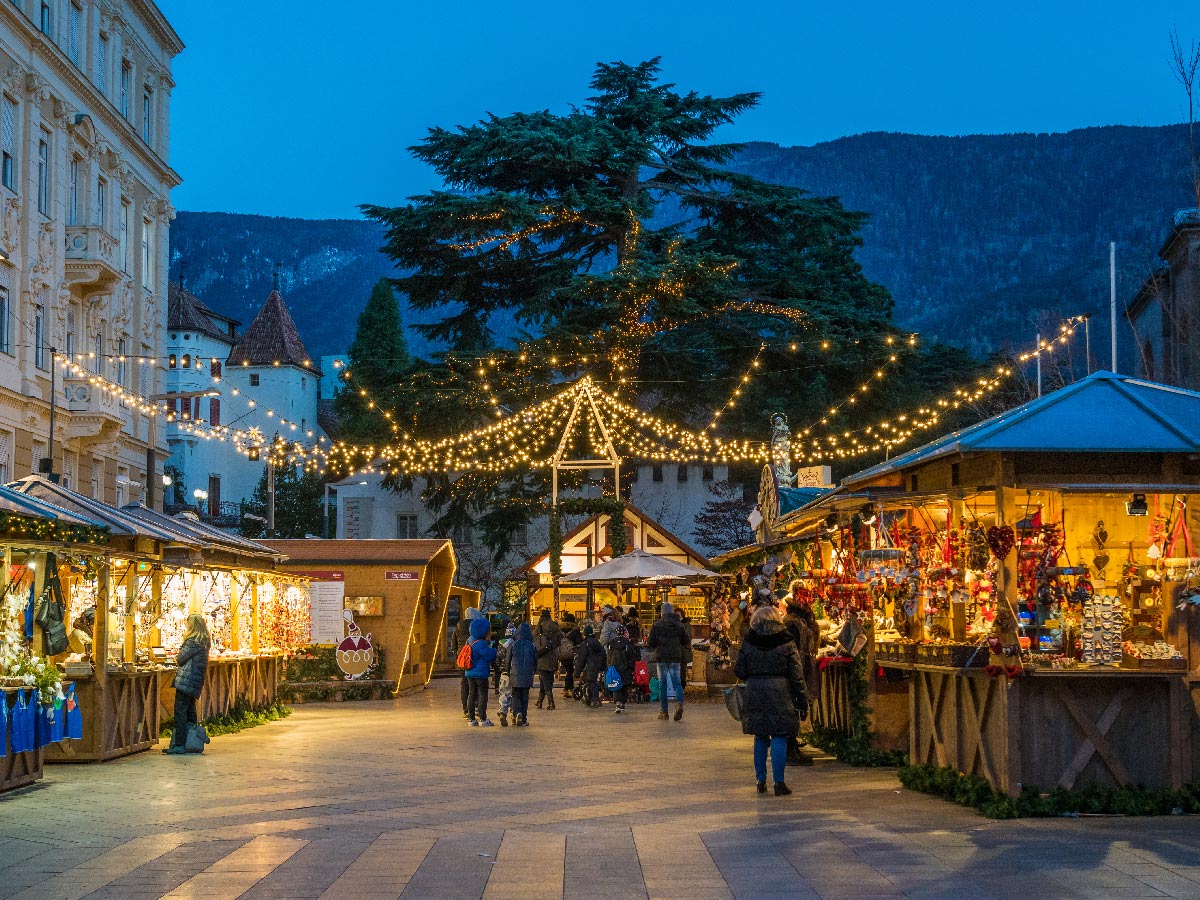 brixen-suedtiroler-weihnachtserlebnisse-weihnachtsmarkt-in-meran-241097708.jpg