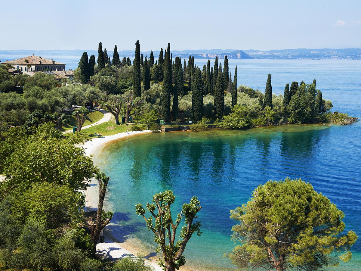 versteckte-ecken-rund-um-den-gardasee-mit-schiffahrt-zur-isola-del-garda-und-besuch-des-gartens-von-andre-heller-garda-62237256.jpg
