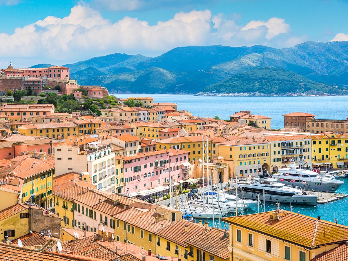 insel-elba-das-schmuckstueck-des-toskanischen-mittelmeers-portoferraio-182093396.jpg