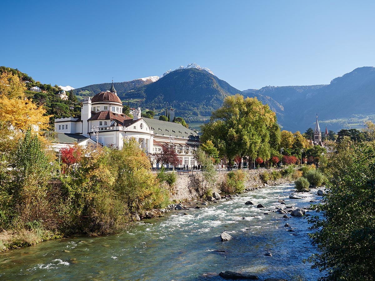 meran-bunte-farbenvielfalt-im-suedtiroler-herbst-meran-95325388.jpg