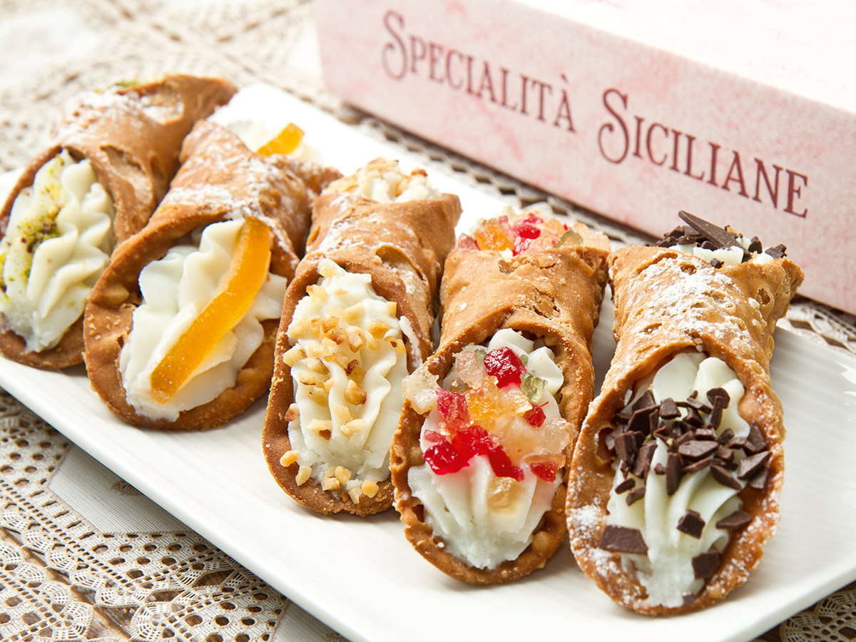 palermo-sonne-kultur-und-suedlaendische-weihnachtsfreude-sicilian-cannoli-44555617.jpg