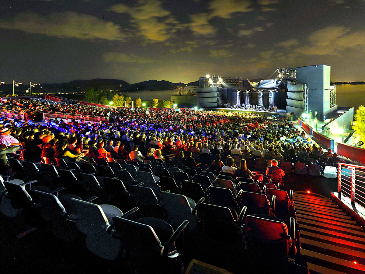 puccini-festspiele-in-der-toskana-open-air-theater-giacomo-puccini-torre-del-lago-foto-cespa-.jpg