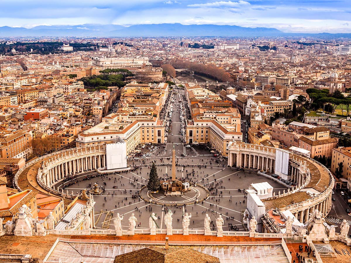 rom-die-ewige-stadt-saint-peters-square-in-vatican-48726552.jpg