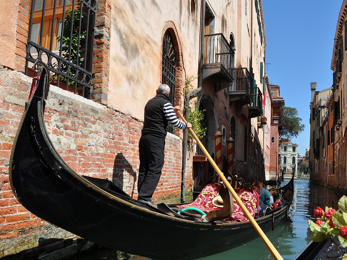 venedig-canal-grande-gondel-59305331.jpg