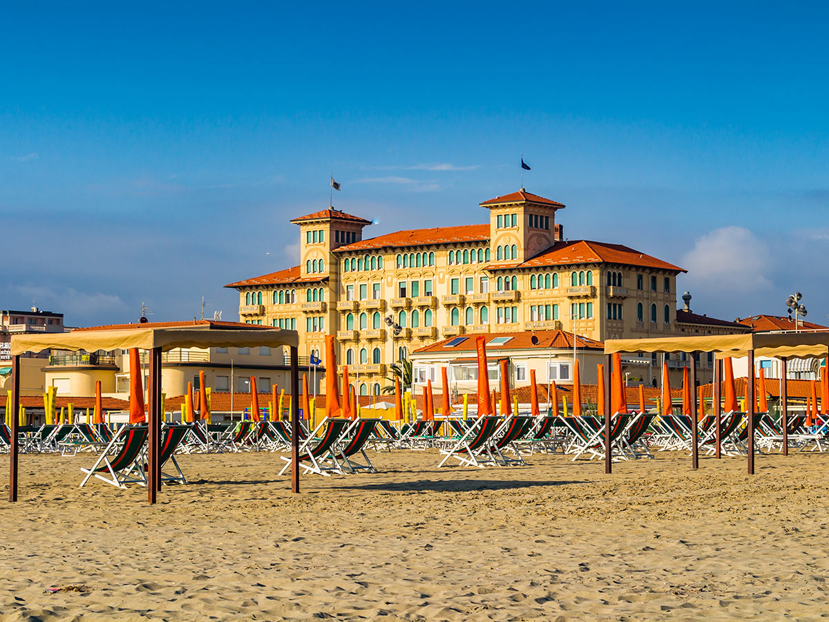 viareggio-view-of-versilia-coast-92734444.jpg