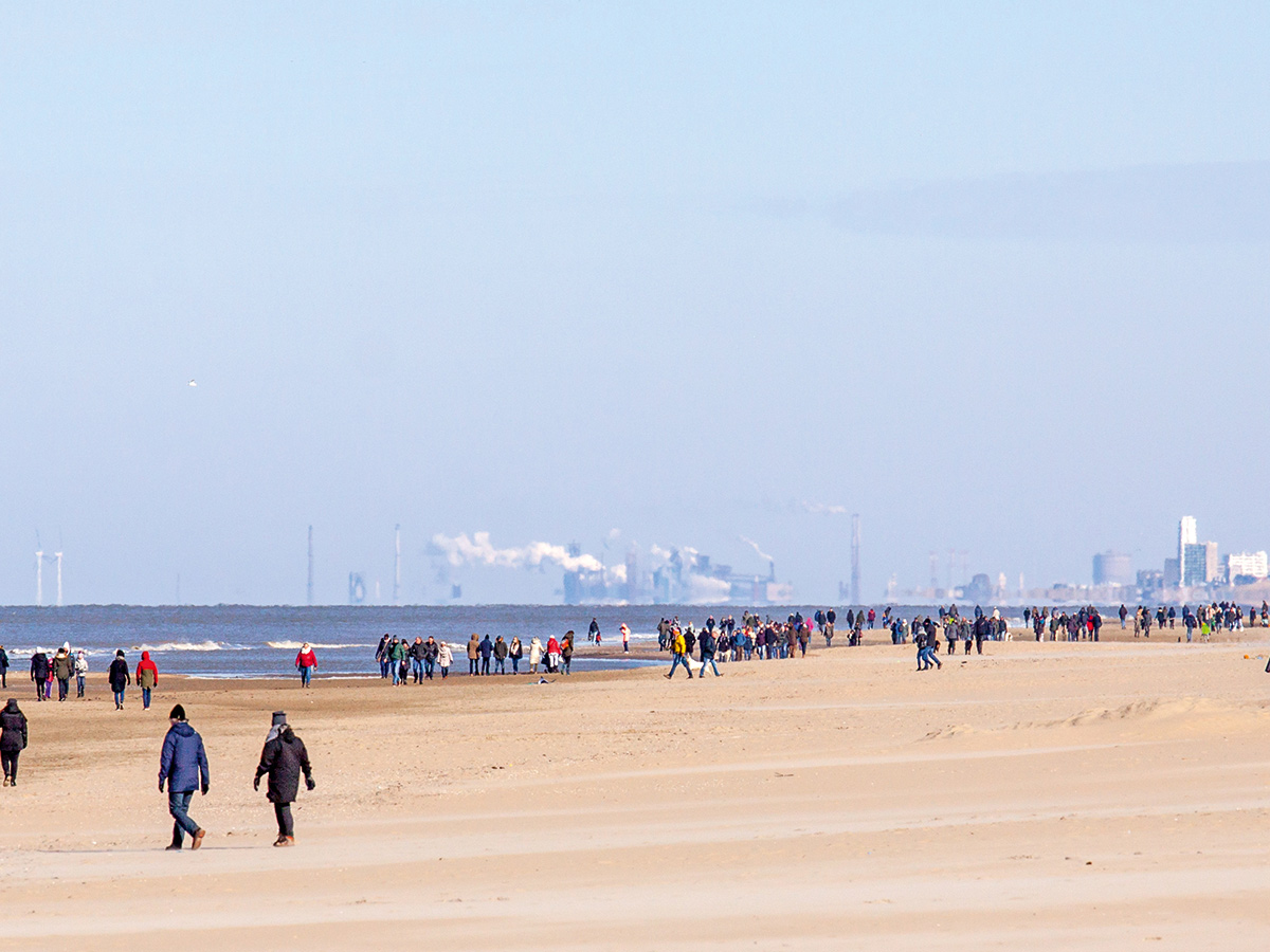 noordwijk-aan-zee-winterzauber-an-der-niederlaendischen-kueste-noordwijk-aan-zee-375359650.jpg