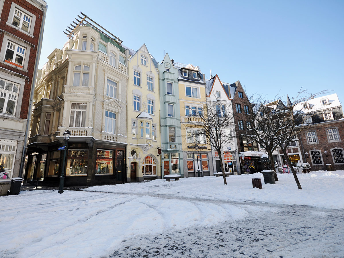 advent-in-den-grotten-von-valkenburg-muensterplatz-in-aachen-52610017.jpg
