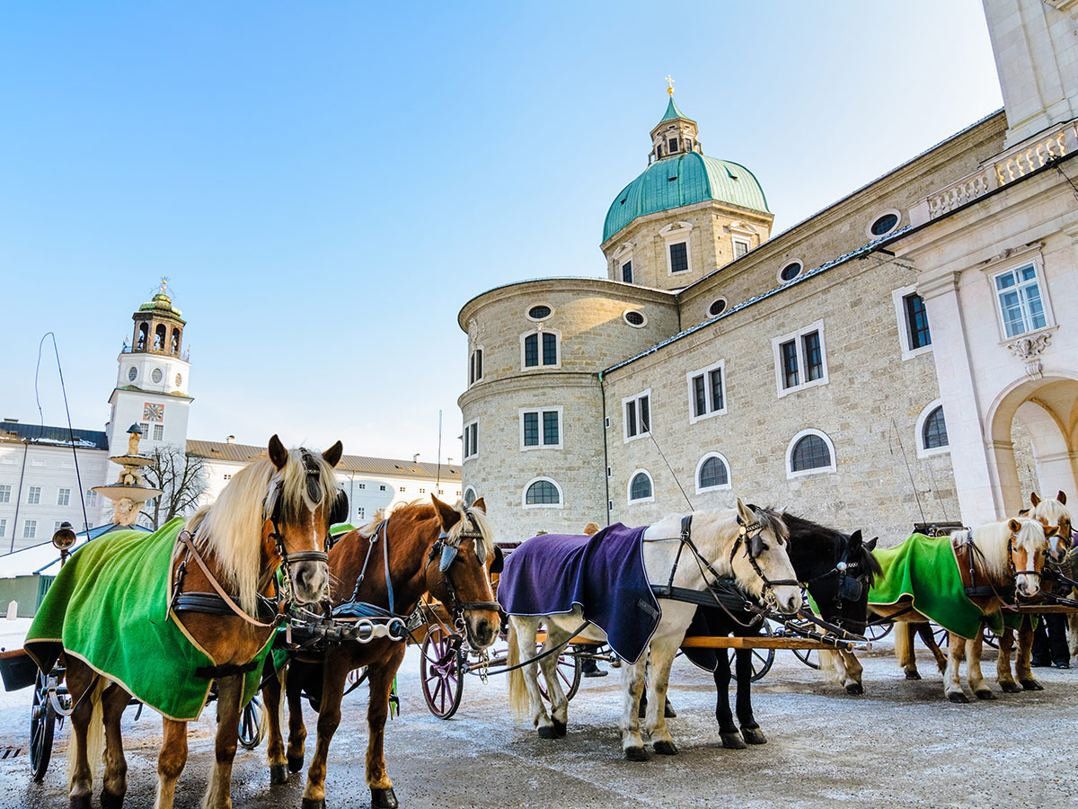 anif-salzburg-gemeinsam-ins-neue-jahr-residenzplatz-in-salzburg-61183384.jpg