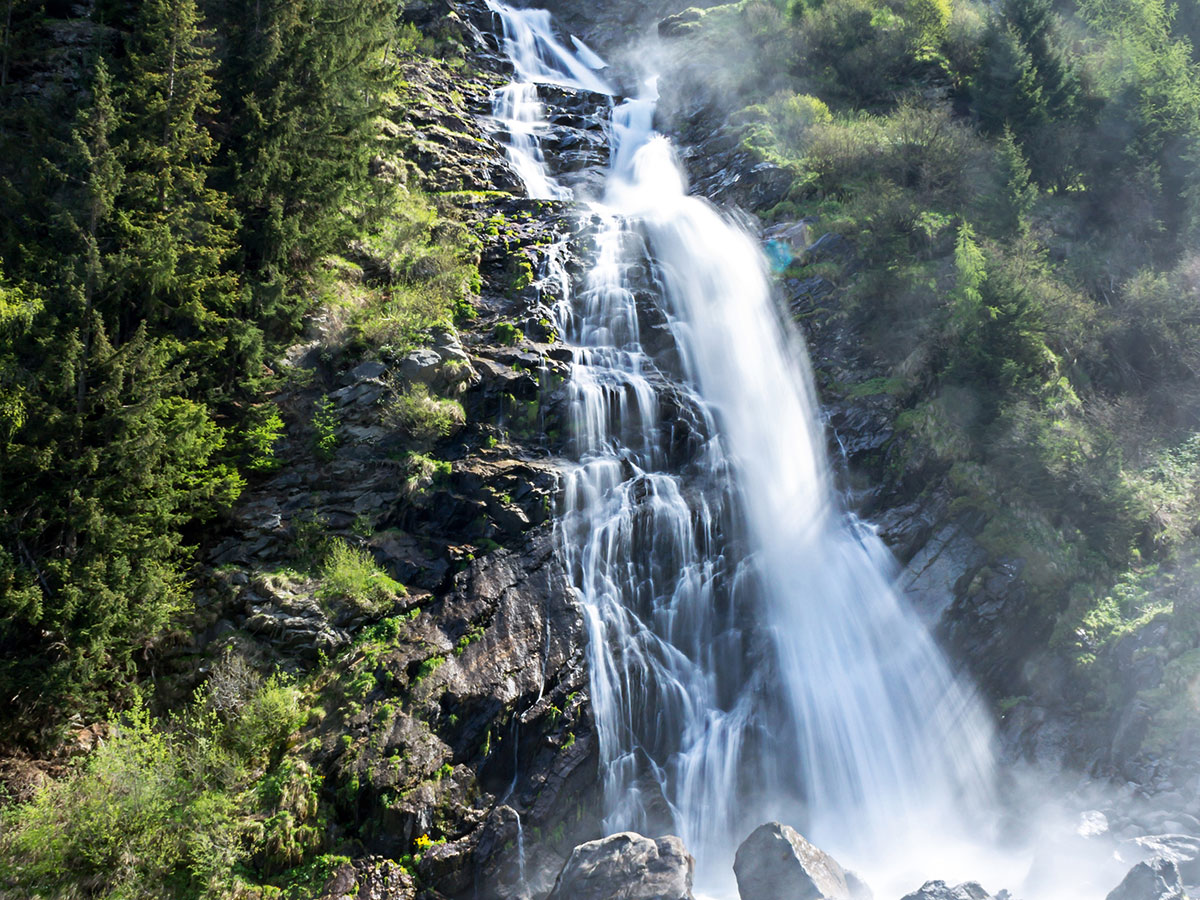 kaunertal-tirol-begruessen-sie-den-fruehling-voller-farben-und-kontraste-mit-ausflug-nach-seefeld-stuiben-83145928.jpg