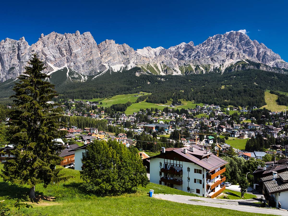 lienz-in-osttirol-erholung-in-der-sonnenstadt-mit-ausfluegen-in-das-defereggental-cortina-in-italien-49994489.jpg