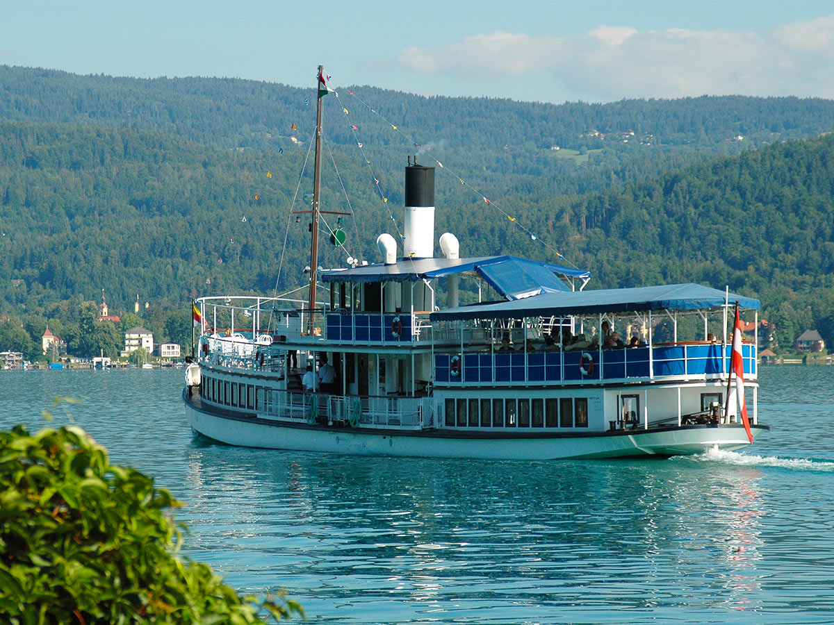 poertschach-kaernten-von-seiner-schoensten-seite-schiffsfahrt-auf-dem-woerthersee-15883211.jpg