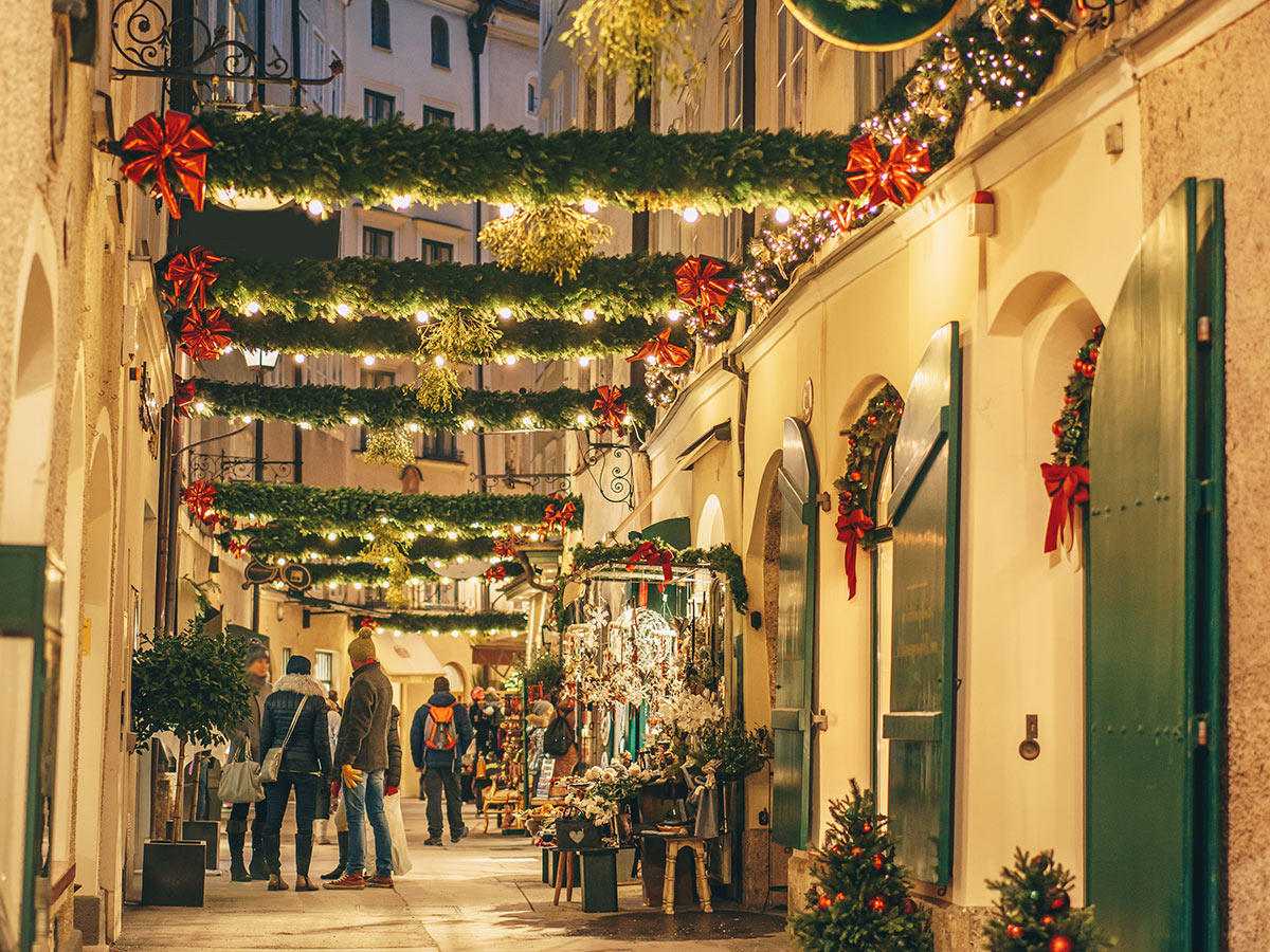 salzburg-im-advent-ein-vorweihnachtstraum-auf-den-spuren-der-stillen-nacht-altstadt-von-salzburg-231668840.jpg